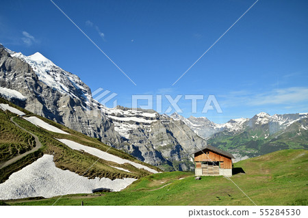 從少女峰鐵路和Klinene Scheidegg Heikingi球場觀看Silverhorn 55284530