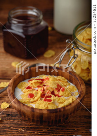 Breakfast with corn flakes, milk and syrup 55284611
