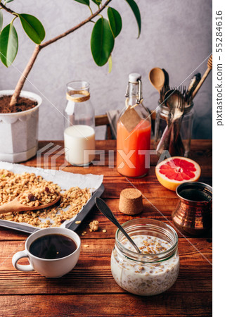 Ready to eat muesli breakfast 55284616