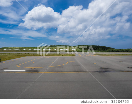 Scenery from the observation deck at Kozushima Airport August 55284763