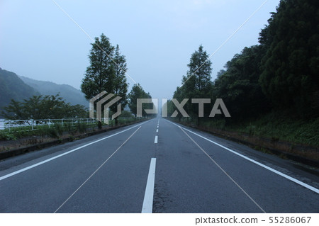 Straight road 55286067