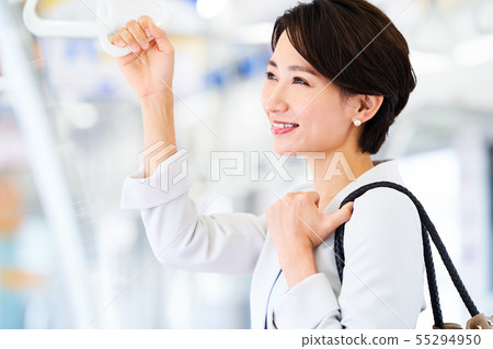 女商人火車攝影合作“京王電鐵有限公司” 女商人火車攝影合作“京王電鐵有限公司” 55294950