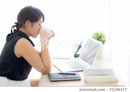 Beautiful young freelance asian woman drink coffee Beautiful young freelance asian woman drink coffee 55296557