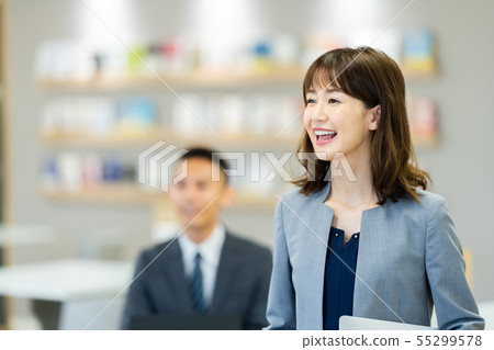 Business image Male employee Female employee Business image Male employee Female employee 55299578