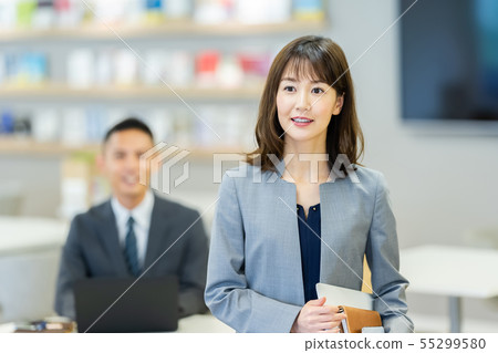 Business image Male employee Female employee 55299580