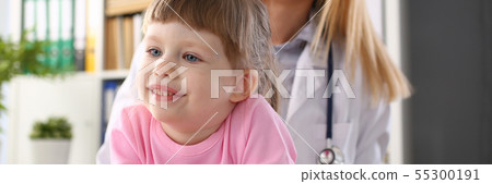 Cute little girl visiting family doctor office Cute little girl visiting family doctor office 55300191