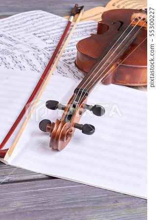 Violin and musical notes on wooden background. 55300227