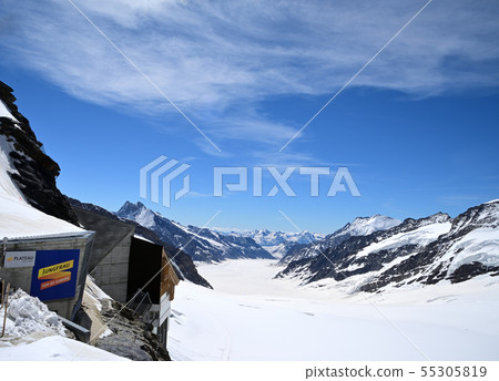 瑞士高原瞭望台的Sphinx Lookout和Aletsch Glacier冰川 瑞士高原瞭望台的Sphinx Lookout和Aletsch Glacier冰川 55305819