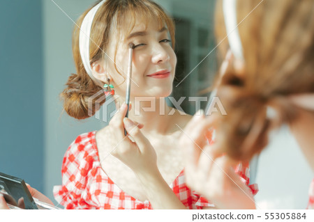 Women beauty 55305884