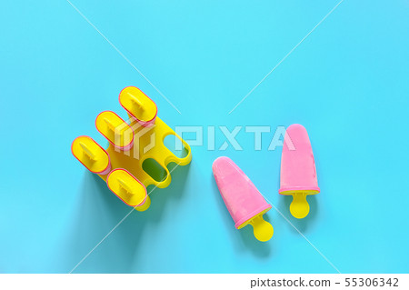 Homemade popsicles. Natural strawberry ice cream 55306342