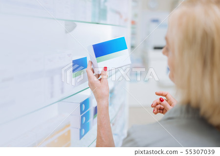 Close up of female hand that holding medicine Close up of female hand that holding medicine 55307039