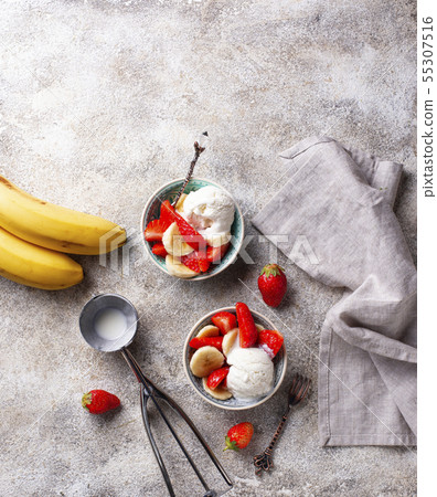 Strawberry, banana and ice cream dessert 55307516