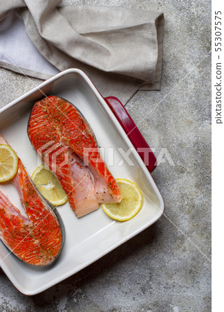 Fresh salmon steak with spices 55307575