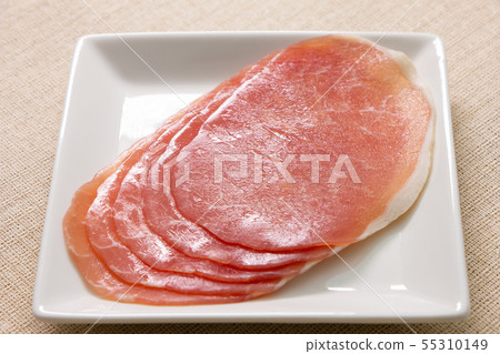 生火腿(勒克斯火腿)切片。未加熱的肉類產品。 生火腿(勒克斯火腿)切片。未加熱的肉類產品。 55310149