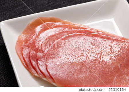 Raw ham (lux ham) slices. Unheated meat products. 55310164