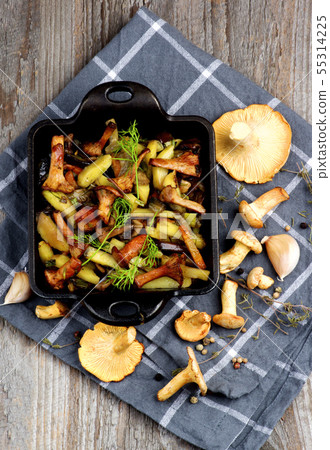 Roasted Chanterelles Ragout Roasted Chanterelles Ragout 55314225