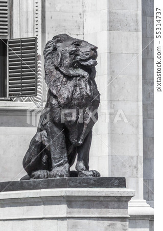 Lion statue. Stone monument. Lion statue. Stone monument. 55314737