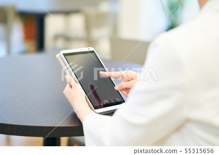 Tablet hand 55315656