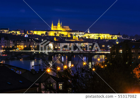Prague castle and Vltava river, night scene Prague castle and Vltava river, night scene 55317082