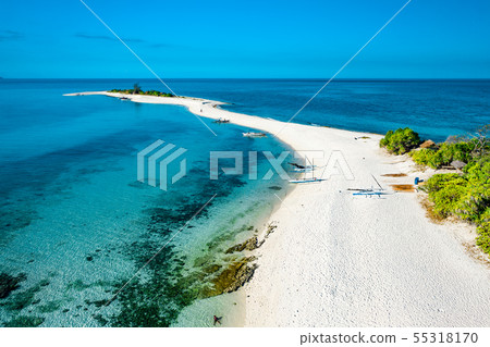 Aerial view of a tropical island in the middle of the ocean. 55318170
