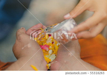 People pouring water to Buddhist Monk 55318263