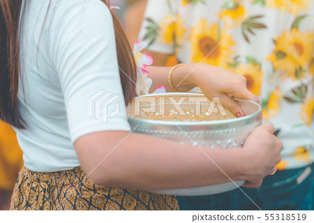 People are holding a bowl of water perfume People are holding a bowl of water perfume 55318519