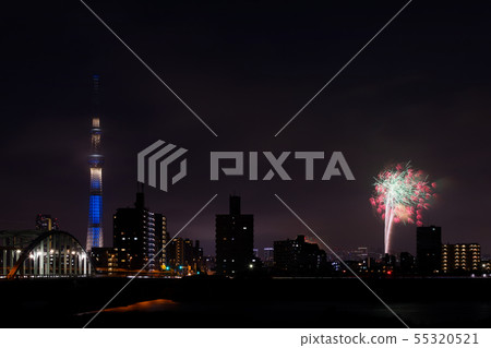 View the Sumida River Fireworks Festival from Arakawa's Kawahara View the Sumida River Fireworks Festival from Arakawa's Kawahara 55320521