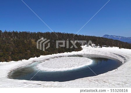 [Akita Prefecture] Hachimantai Dragon Eye (Kagaminuma) Sunny weather before opening (other variations are available. Please see the comment section.) 55320816