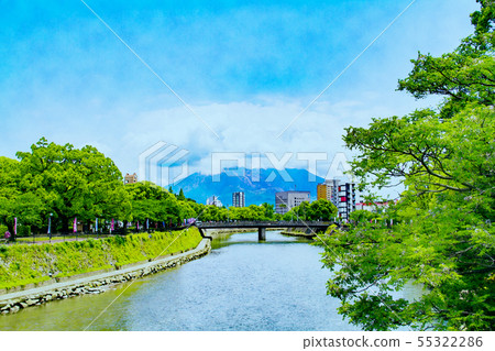 We look at Sakurajima from Kagoshima city 55322286
