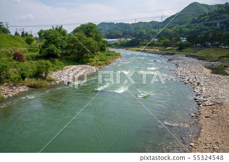 Tone River River風景從溫泉大橋到溫泉區Minakami鎮 55324548