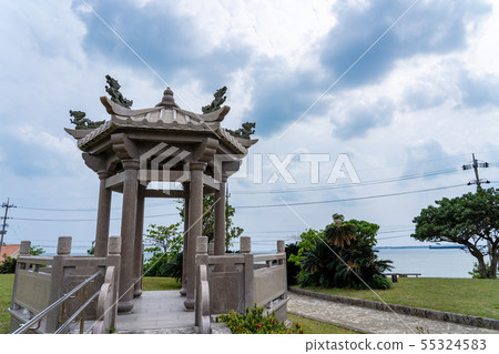 從石垣島沖繩東島旁邊的六角形堰看到的海 從石垣島沖繩東島旁邊的六角形堰看到的海 55324583