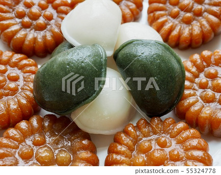 Korean traditional food Songpyeon and medicine Korean traditional food Songpyeon and medicine 55324778
