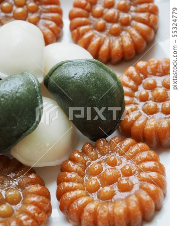 Korean traditional food Songpyeon and medicine Korean traditional food Songpyeon and medicine 55324779