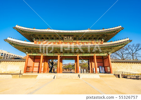 Beautiful architecture building Changdeokgung palace in Seoul city Beautiful architecture building Changdeokgung palace in Seoul city 55326757