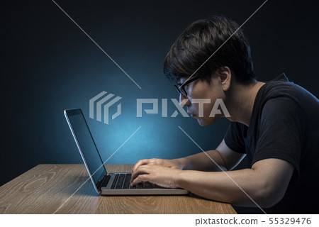 個人電腦和男性 個人電腦和男性 55329476