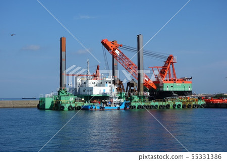 Dredger 55331386
