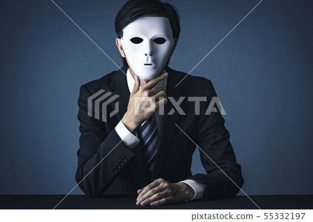 與一個白色面具的商人 55332197