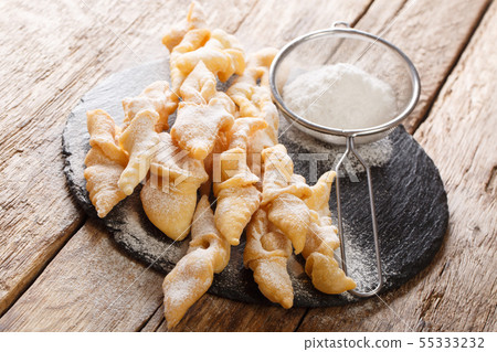 Angel wings (Faworki), cakes deep fried in oil to Angel wings (Faworki), cakes deep fried in oil to 55333232