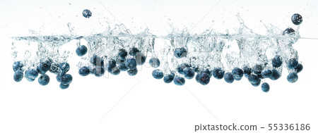 Blueberries sinking underwater, panorama Blueberries sinking underwater, panorama 55336186