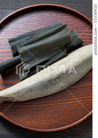 Boiled bonito and soup kelp 55336410