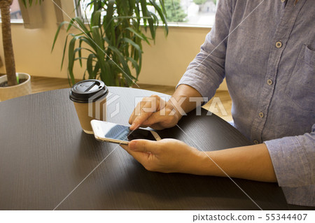 ■ □ Lifestyle □ ■ Smartphone Men ■ □ Lifestyle □ ■ Smartphone Men 55344407