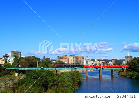 岡崎市的城市景觀和名鐵列車 岡崎市的城市景觀和名鐵列車 55344431