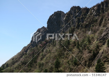 [日本100名名山]石鎚山的岩石山峰和藍天愛媛縣西條市 55346147