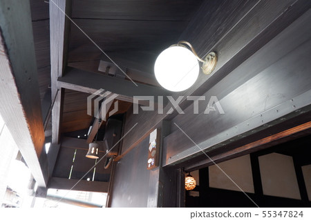 一個古老的私人住宅的屋簷 55347824