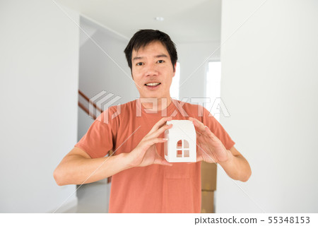 man hold mock up home in new house man hold mock up home in new house 55348153