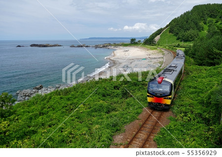 Scenery where the Gono Line runs (fine) Fukaura Town, Aomori Prefecture Scenery where the Gono Line runs (fine) Fukaura Town, Aomori Prefecture 55356929