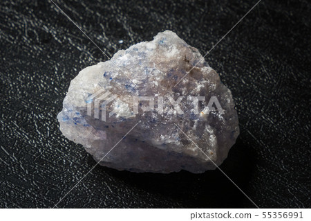 Natural crystals Large crystals of edible rock salt Minerals 55356991