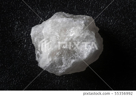 Natural crystals Large crystals of edible rock salt Minerals 55356992