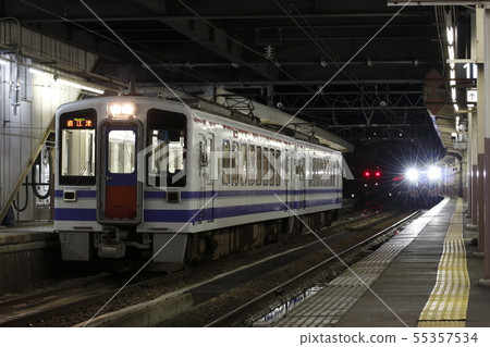 Hokuetsu Express HK100 and Joetsu Line E129 55357534