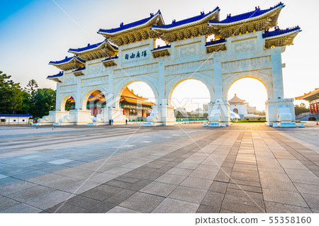 Beautiful architecture building and landmark chiang kai-shek memorial hall in taipei city Beautiful architecture building and landmark chiang kai-shek memorial hall in taipei city 55358160